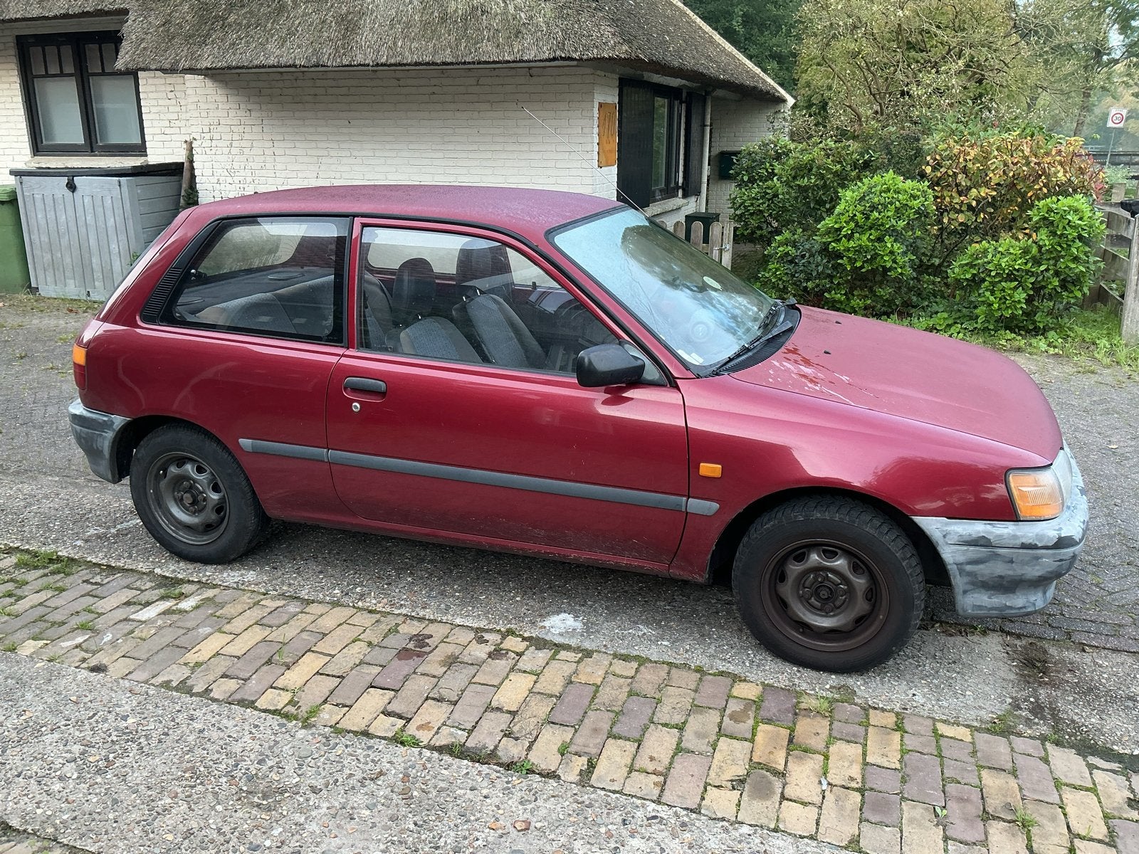 Toyota Starlet 1.3 XLI 12V E2 1995 Rood met trekhaak, foto 2