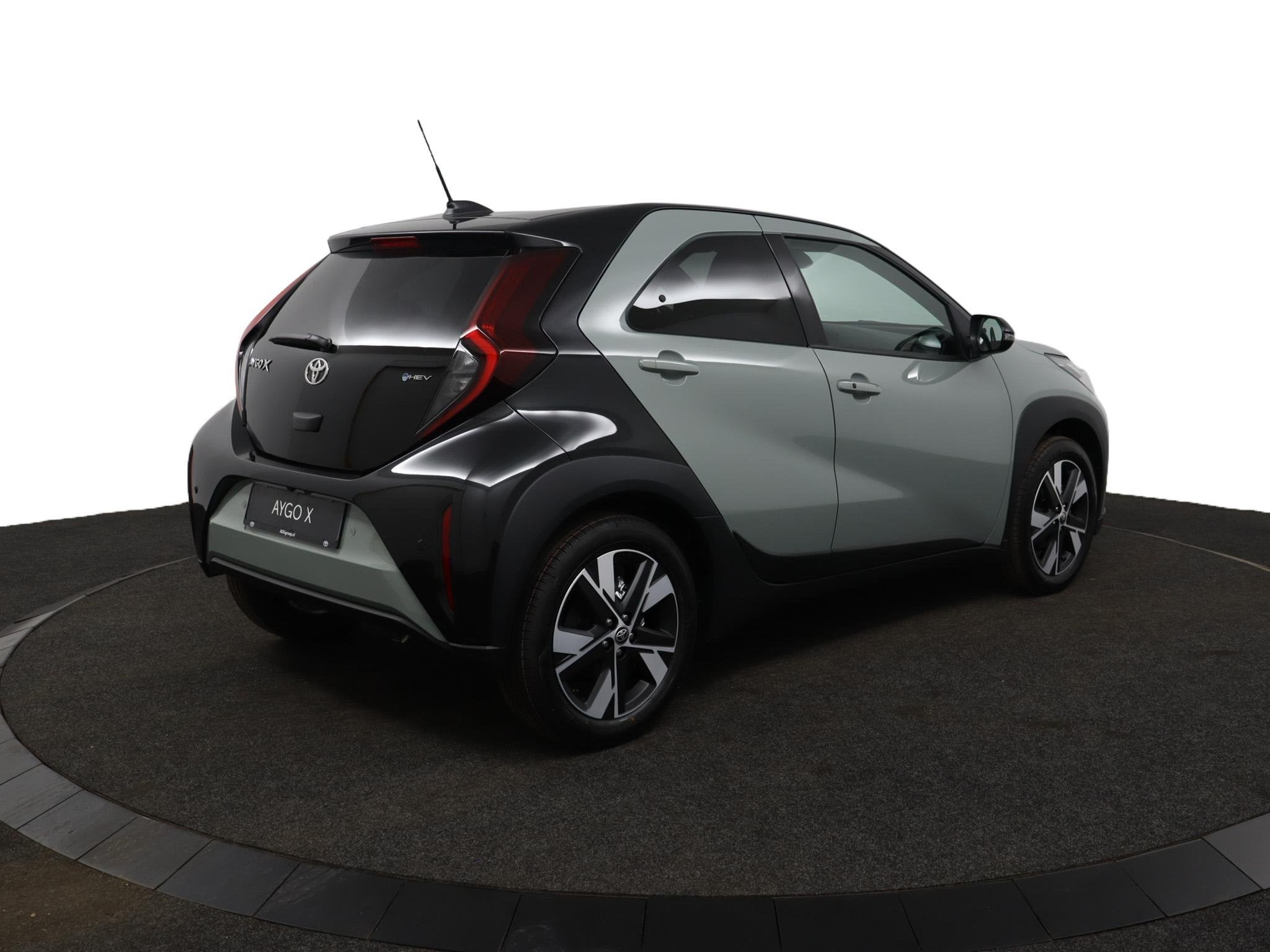 Toyota Aygo X Hybrid 115 pulse | Nieuw! |, Stof, Euro 6, Overige kleuren, 4 stoelen