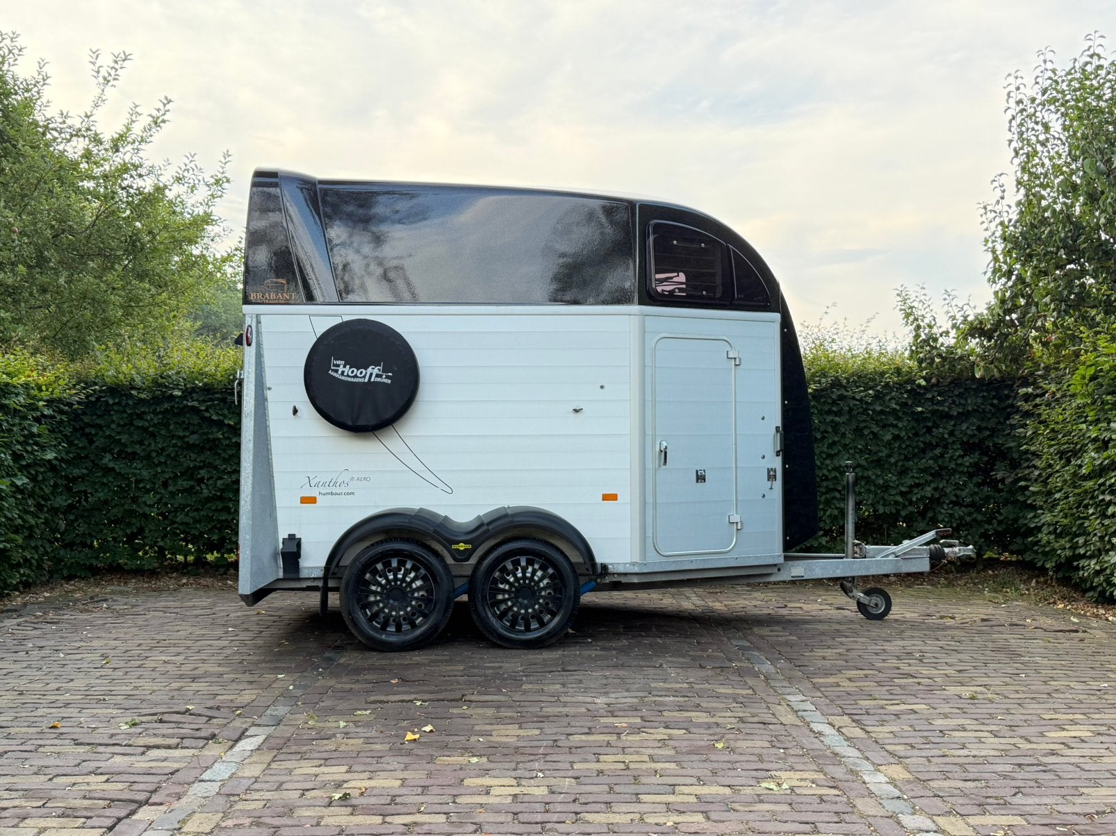 Prachtige 2 paards Humbaur xanthos vol aluminium zadelkamer, Dieren en Toebehoren, Ophalen, Aluminium, Zo goed als nieuw, 2-paards trailer