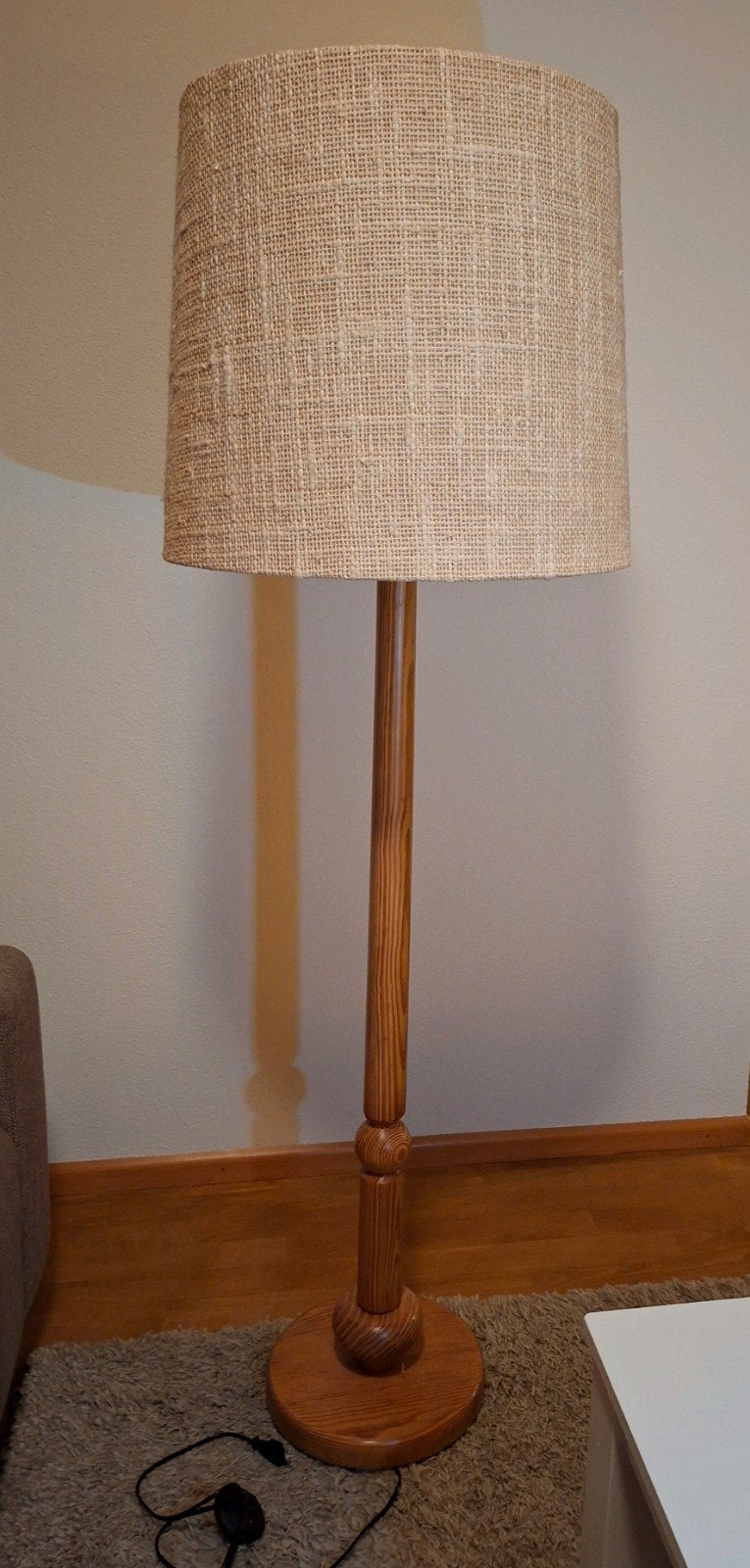 Prachtige staande retro lamp met grote creme kap, Ophalen, Hout, Retro, 150 tot 200 cm