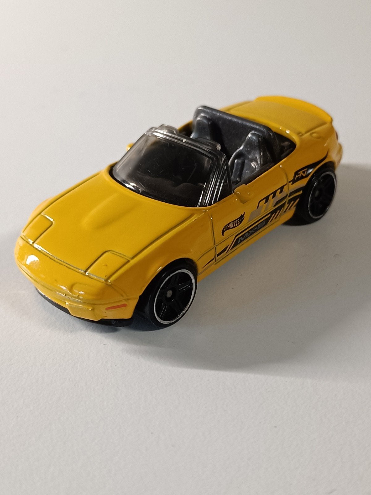 Hot Wheels Mazda MX-5 Miata Geel - Zo goed als nieuw, Ophalen of Verzenden, Zo goed als nieuw, Auto