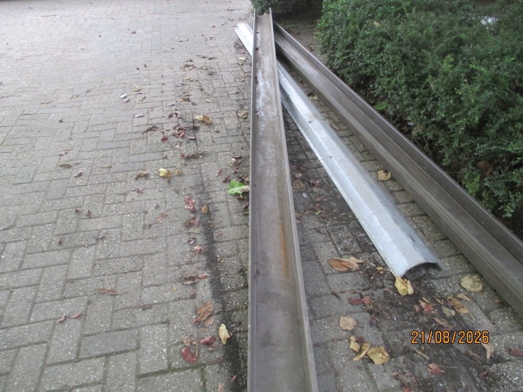 4 pvc bakgoten, Doe-het-zelf en Verbouw, Buizen en Afvoer, Ophalen, Pvc, 4 tot 6 meter, Zo goed als nieuw