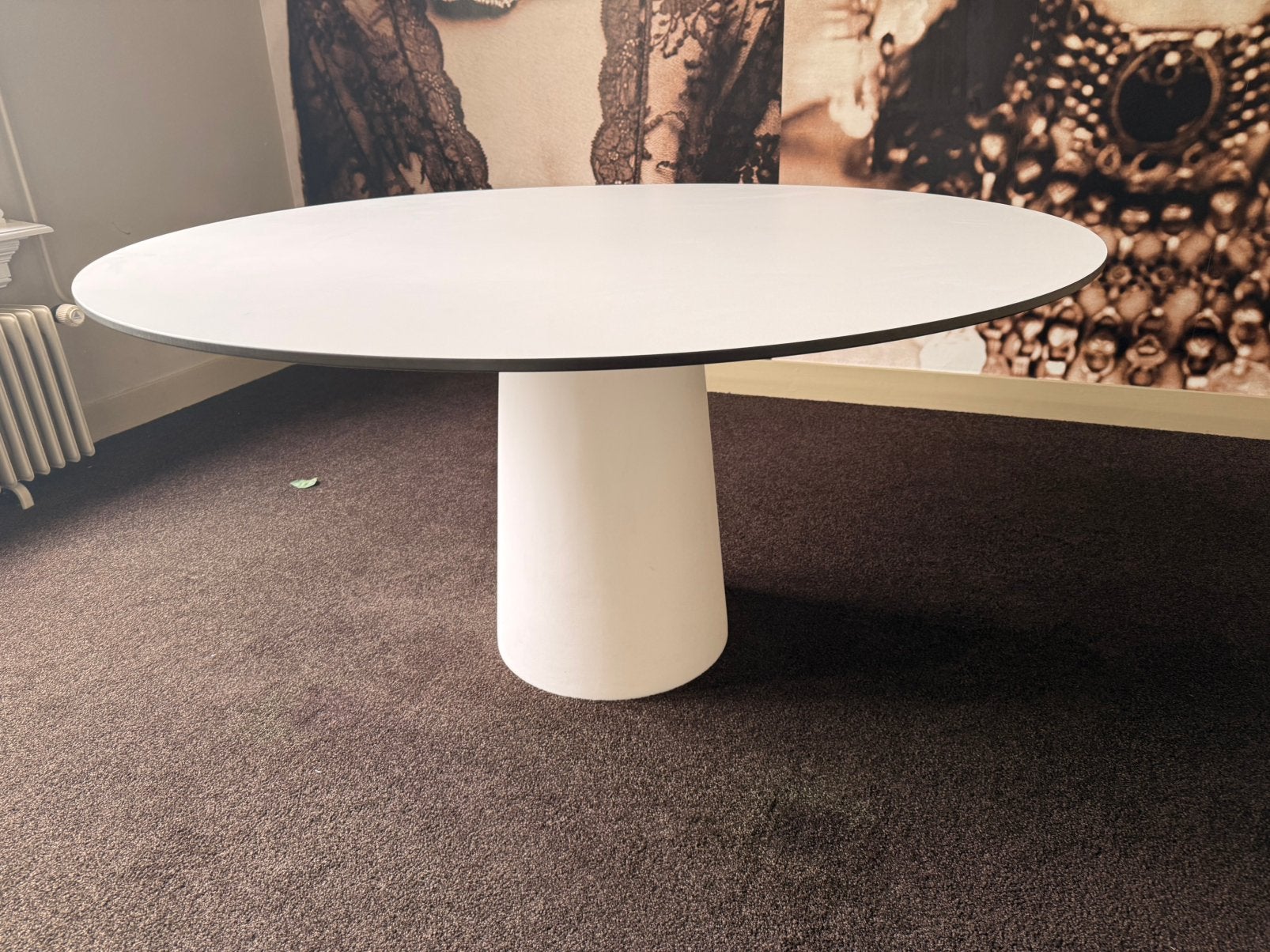 Moooi Container Eettafel Ø140 cm Ontwerp: Marcel Wanders, 50 – 75, Rond, Ophalen of Verzenden, Zo goed als nieuw