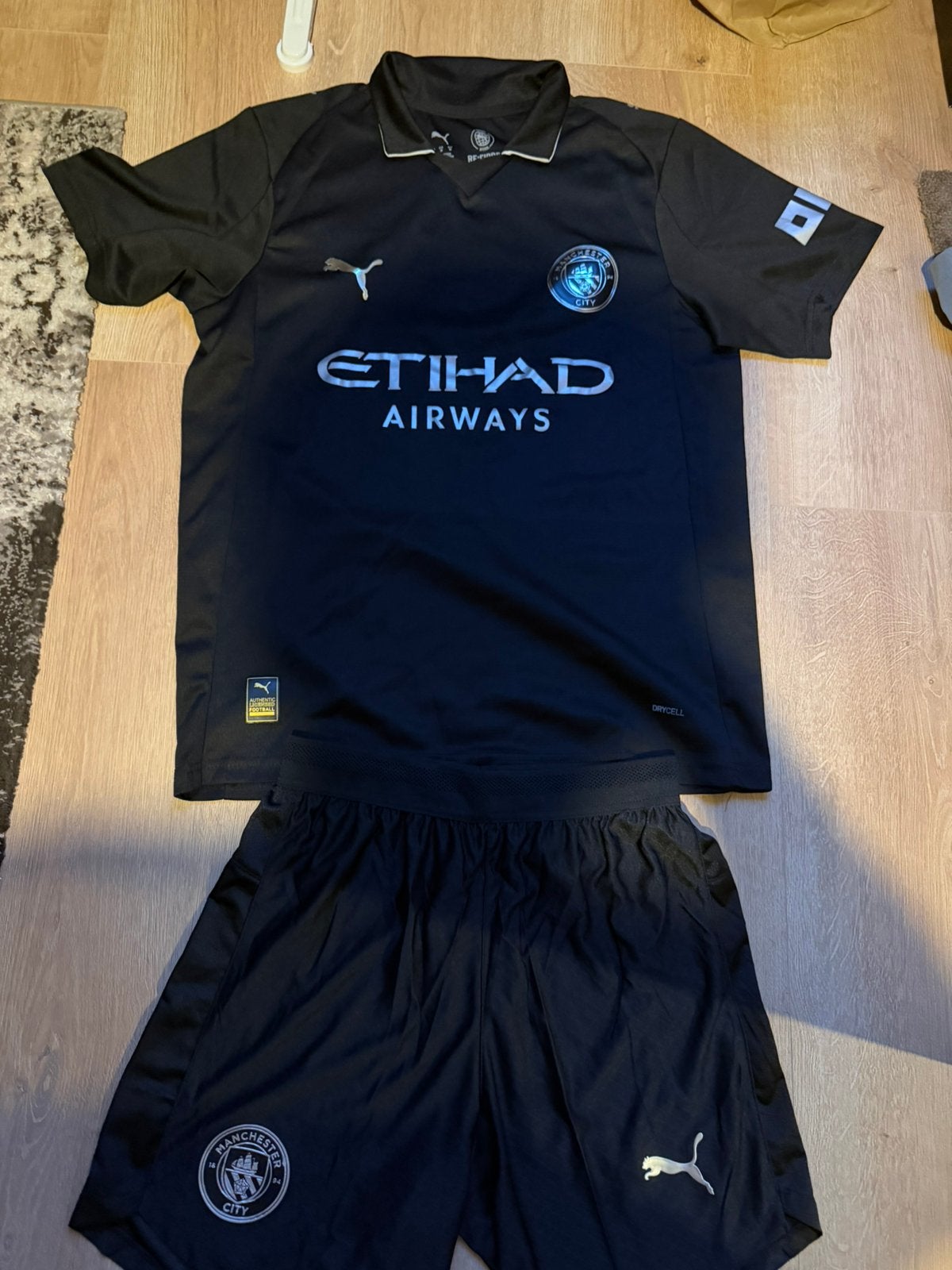 NIEUWE VOETBALSETJES EN SHIRTS, Maat M, Verzenden, Nieuw, Trainingspak