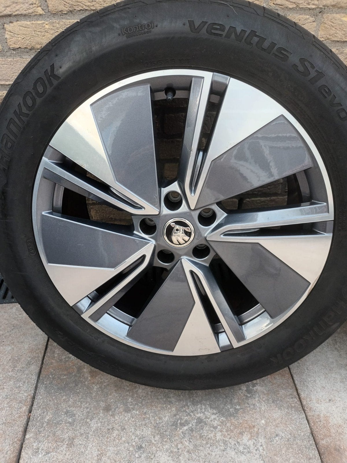 set originele 19 inch skoda enyaq velgen met zomerbanden., Auto-onderdelen, Banden en Velgen, Gebruikt, Banden en Velgen, 235 mm