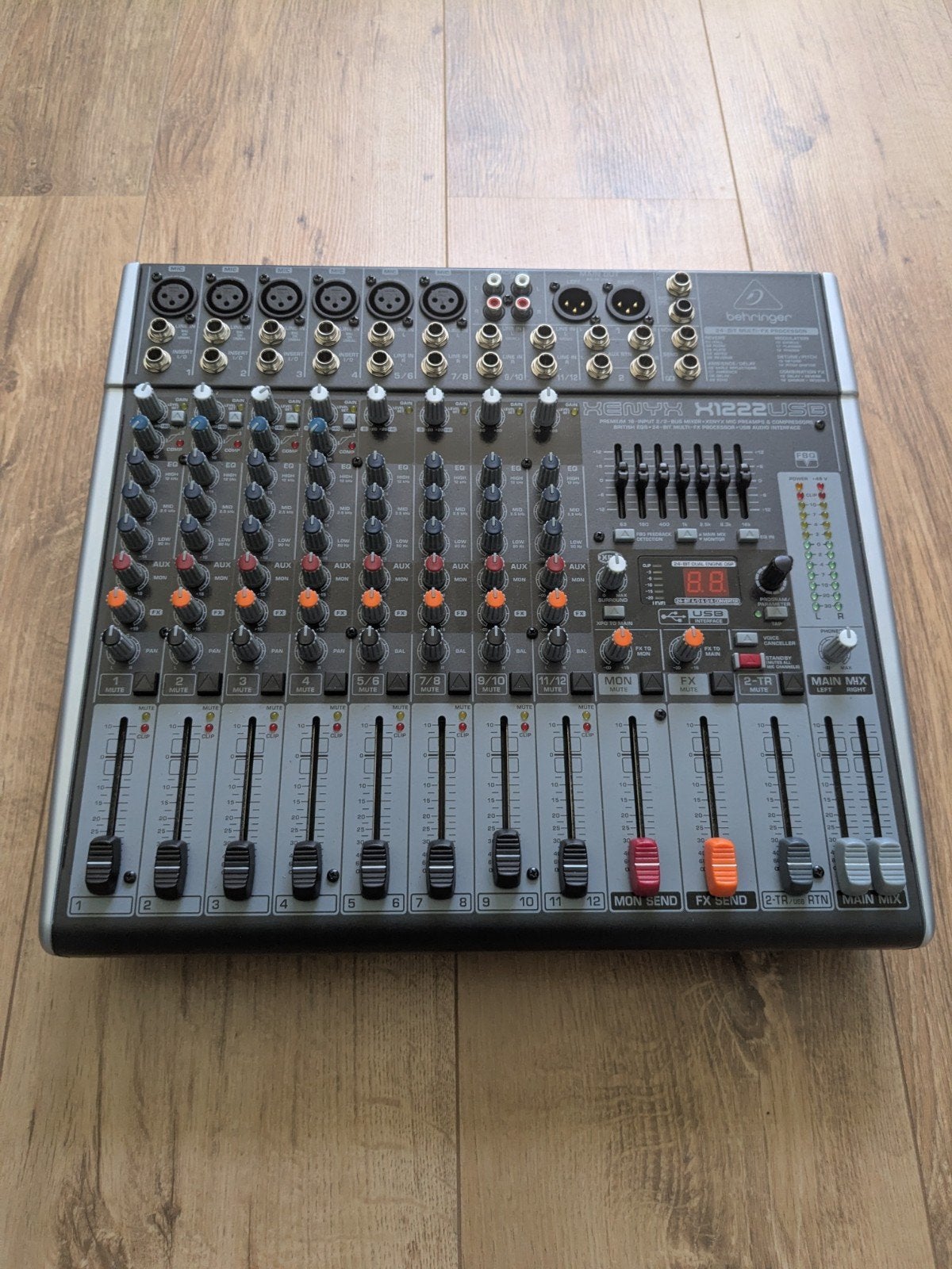 Behringer Xenty X1222usb, Ophalen of Verzenden, Zo goed als nieuw, 5 tot 10 kanalen