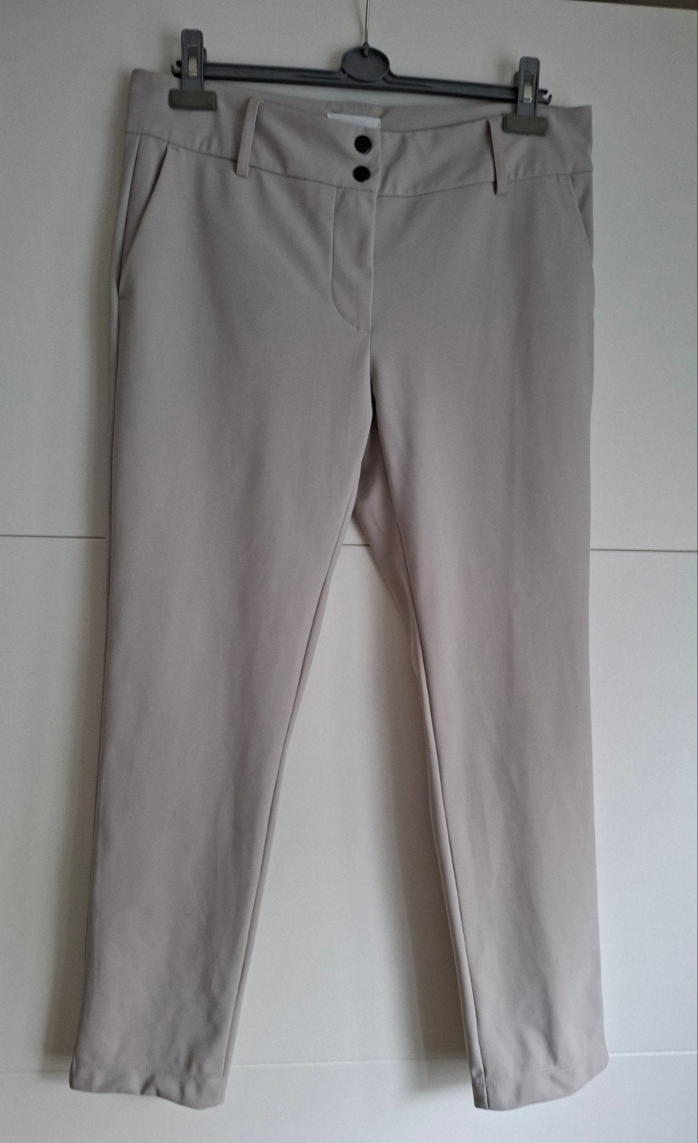 Zandkleurige, travelkwaliteit, broek van Jane Lushka maat L, Maat 38/40 (M), Beige, Ophalen of Verzenden, Zo goed als nieuw