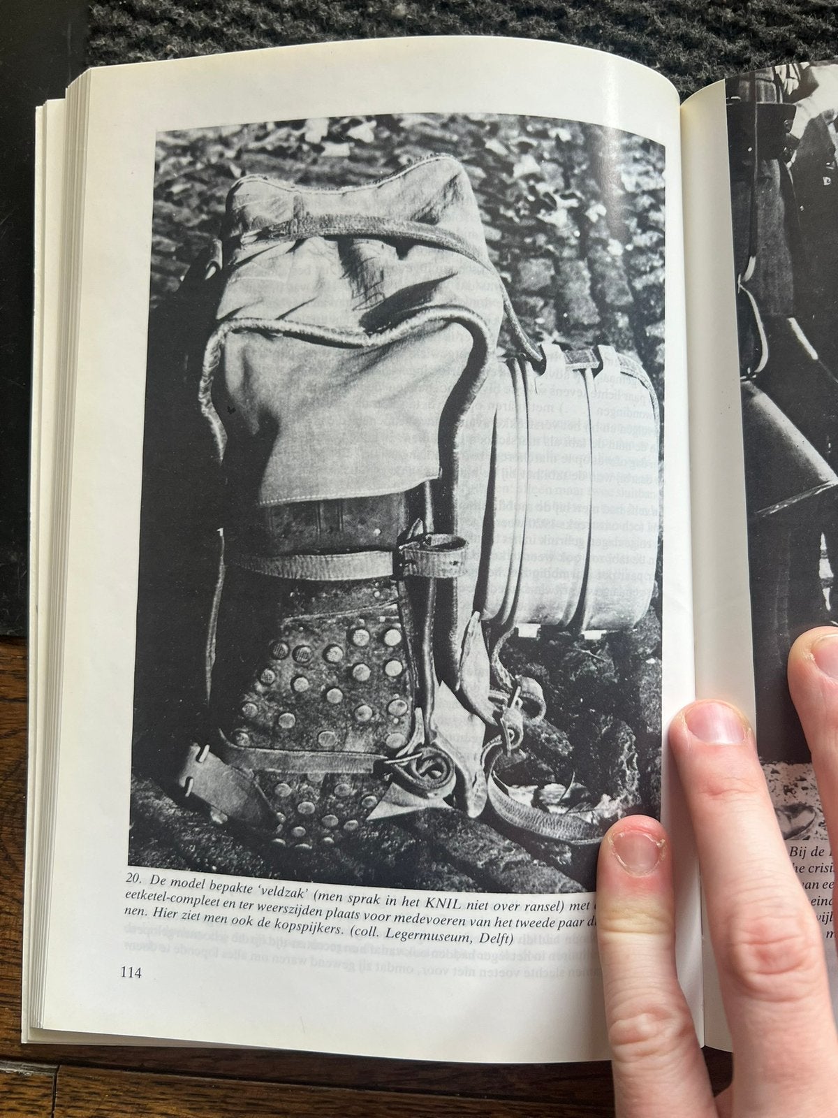 Naslagwerk Nederlands oa schoeisel KNIL voor 1942 schoenen, Verzenden, Nederland, Boek of Tijdschrift