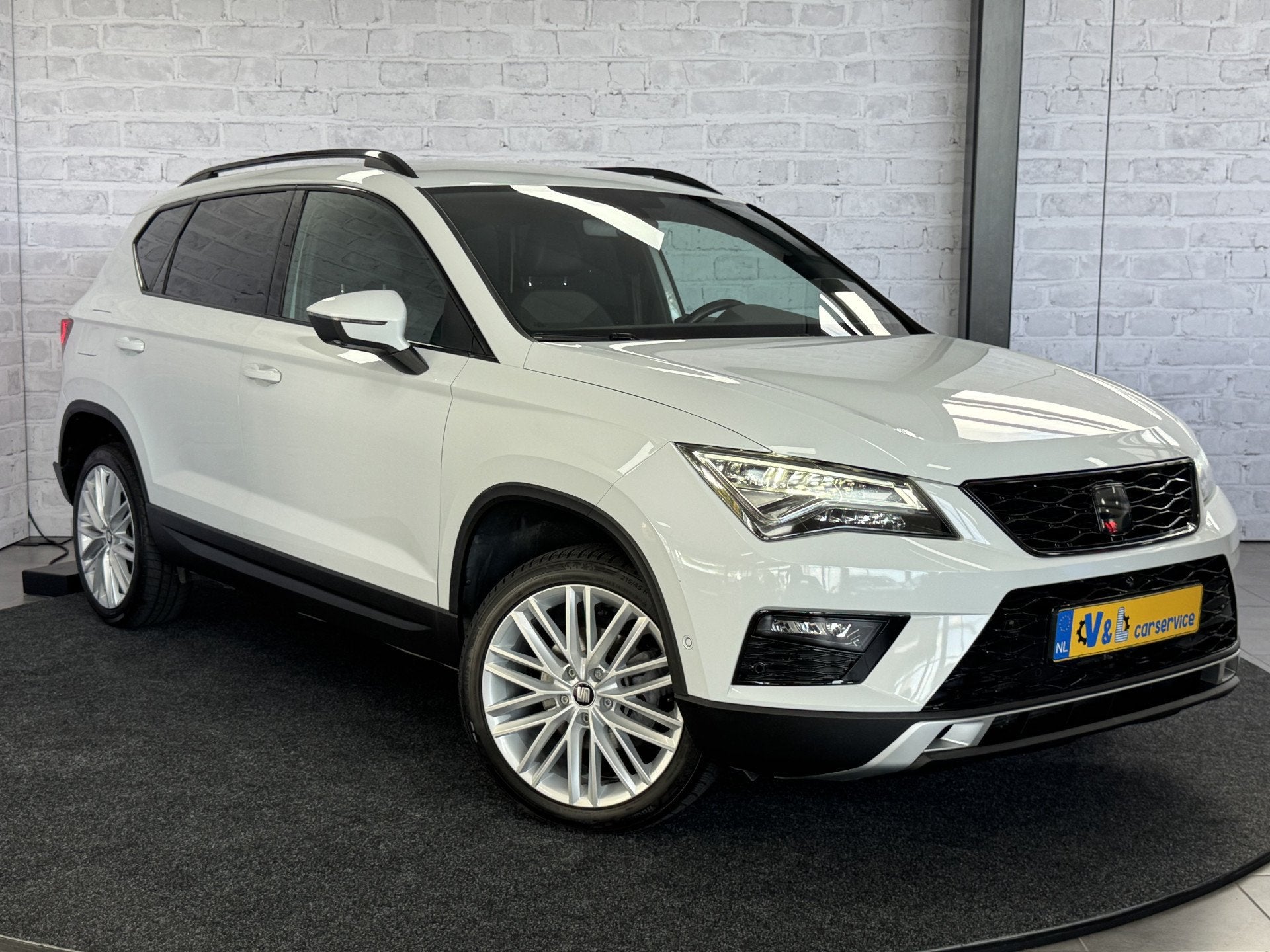 SEAT Ateca 1.5 TSI Xcellence Business Intense Trekhaak CarPl, Auto's, 4 cilinders, 150 pk, Ateca, Wit
