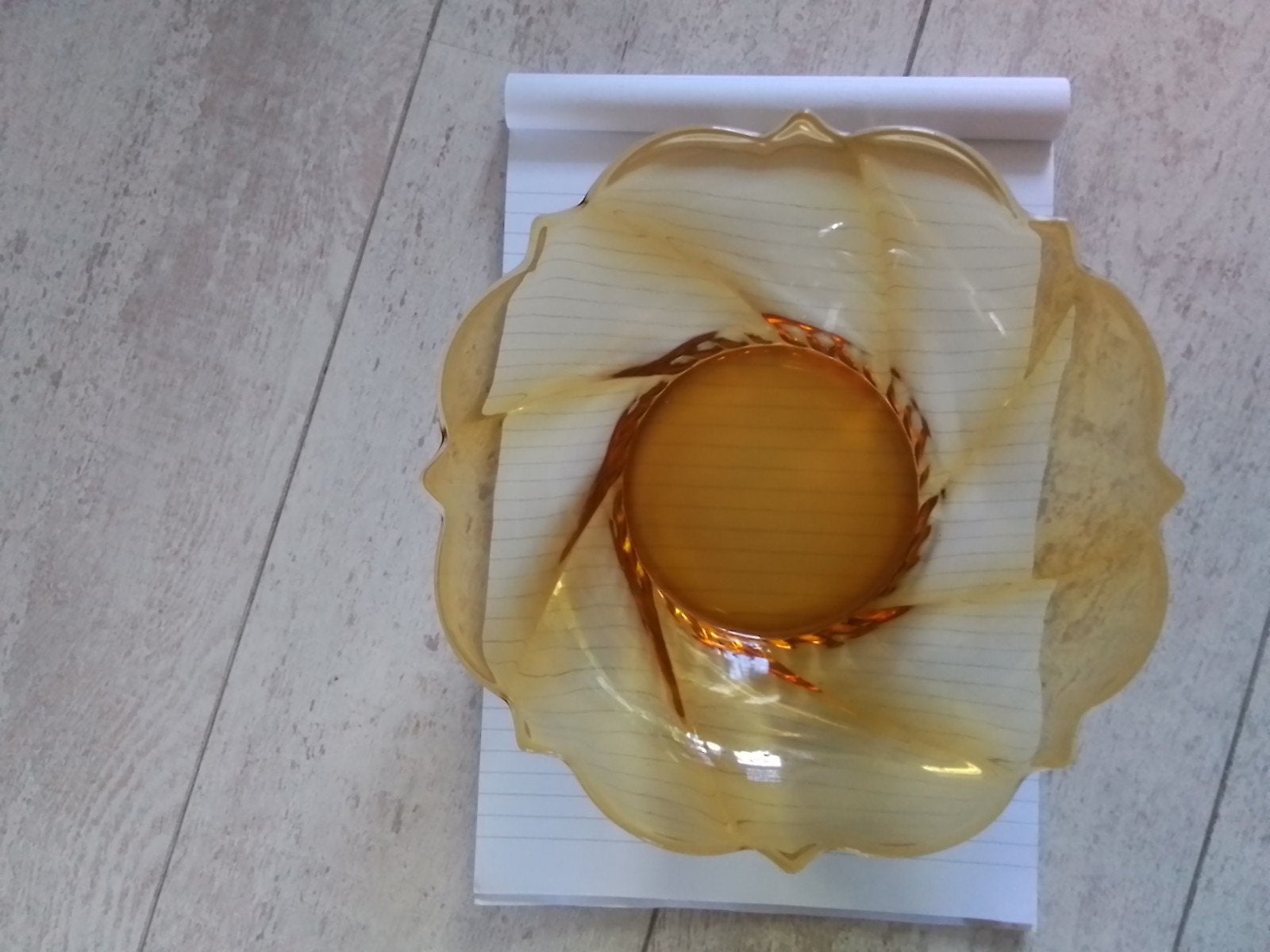 Vintage amberkleurige diepe glazen schaal, decoratief, Antiek en Kunst, Ophalen