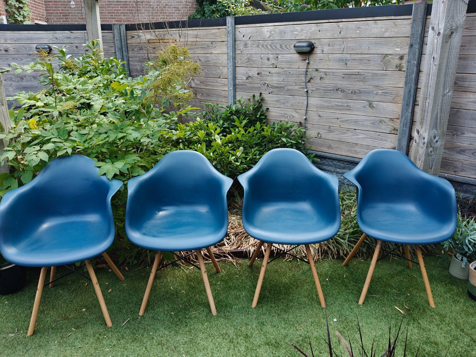 Set van 4 blauwe eettafelstoelen in zeer goede staat, Huis en Inrichting, Gebruikt, Blauw, Vier, Modern