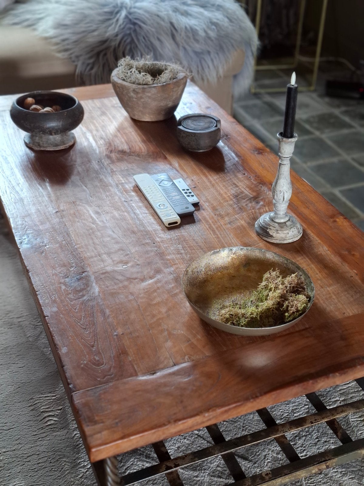 teakhouten salontafel blad is gemaakt van oud teakhout.
