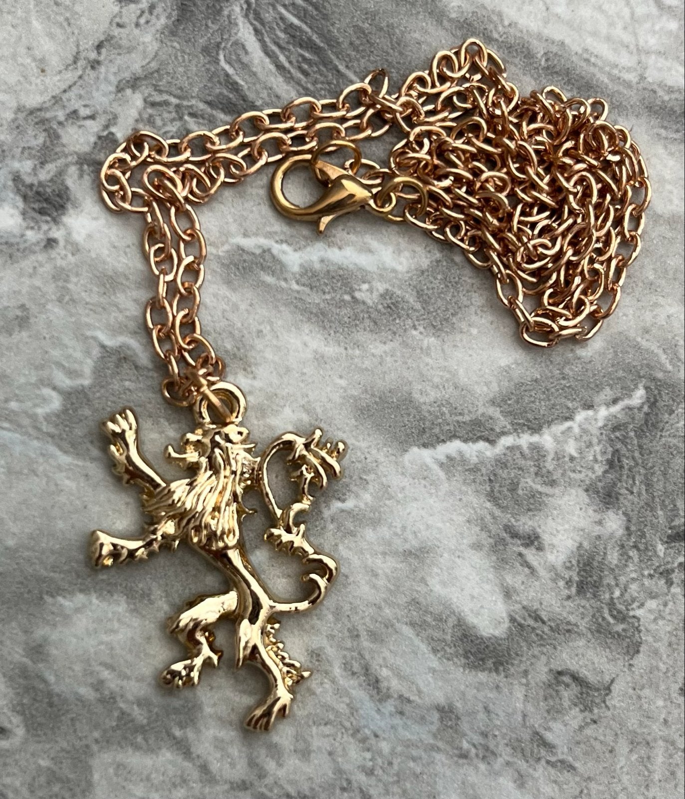 Hanger met ketting Leeuw goud verguld nieuw, Nieuw, Ophalen of Verzenden, Goud, Overige materialen