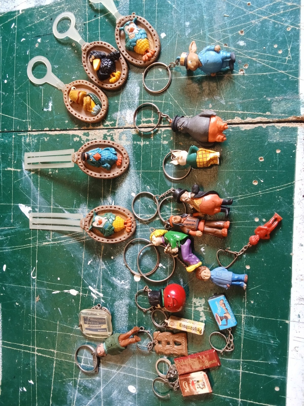 Sleutelhangers oud vintage, 4 bedels of meer, Ophalen of Verzenden, Overige materialen, Overige merken