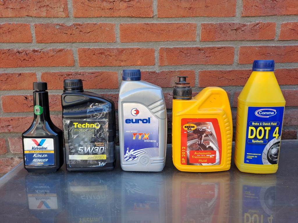 Diverse auto vloeistoffen: motorolie, remvloeistof, etc., Ophalen of Verzenden