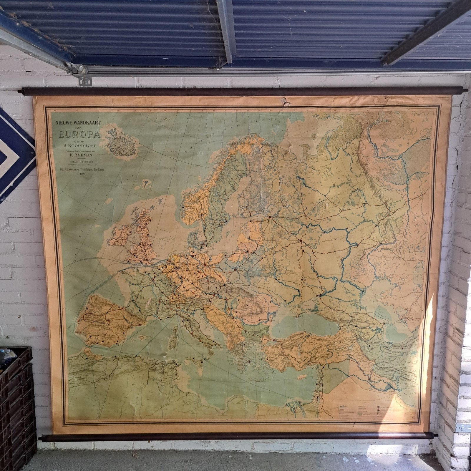 Grote wandkaart Europa, Ophalen