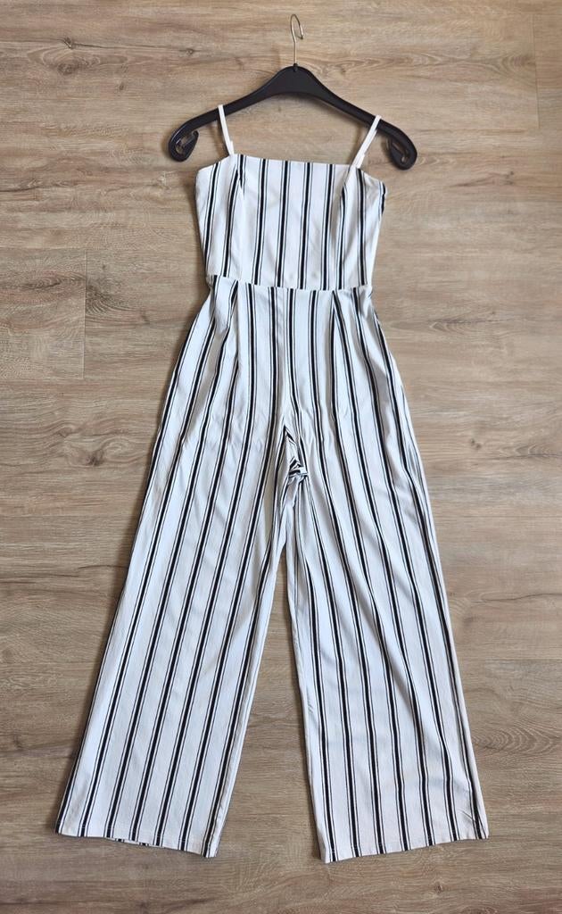 Erg leuke witte jumpsuit met zwarte strepen! Maat XS/34., Kleding | Dames, Wit, Zo goed als nieuw, Maat 34 (XS) of kleiner, Bershka
