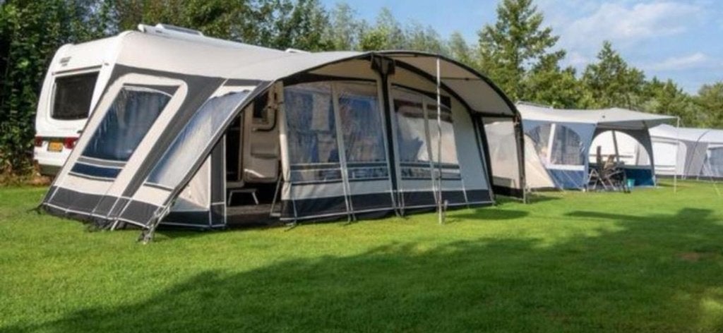Knaus Sudwind 550 | Stapelbed | Mover | Unico Voortent, Caravans en Kamperen, Caravans, Rondzit, Voortentlamp, Particulier, 5 tot 6 meter