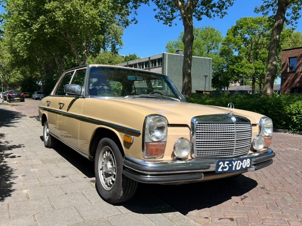 Mercedes w115  300d  OM617, Auto's, Automaat, Bruin, Diesel, Particulier