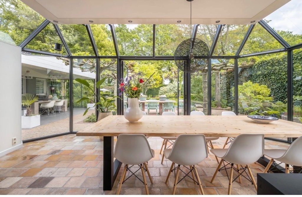 Grote eetkamer tafel met 8 stoelen, Huis en Inrichting, Tafels | Eettafels, Ophalen, Gebruikt, 200 cm of meer, 50 tot 100 cm