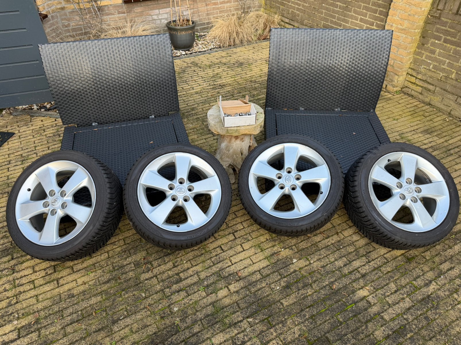 Originele Toyota 17” winterbanden – Yokohama 215/45 R17– 7mm, Auto-onderdelen, Ophalen, Banden en Velgen, 17 inch, Winterbanden