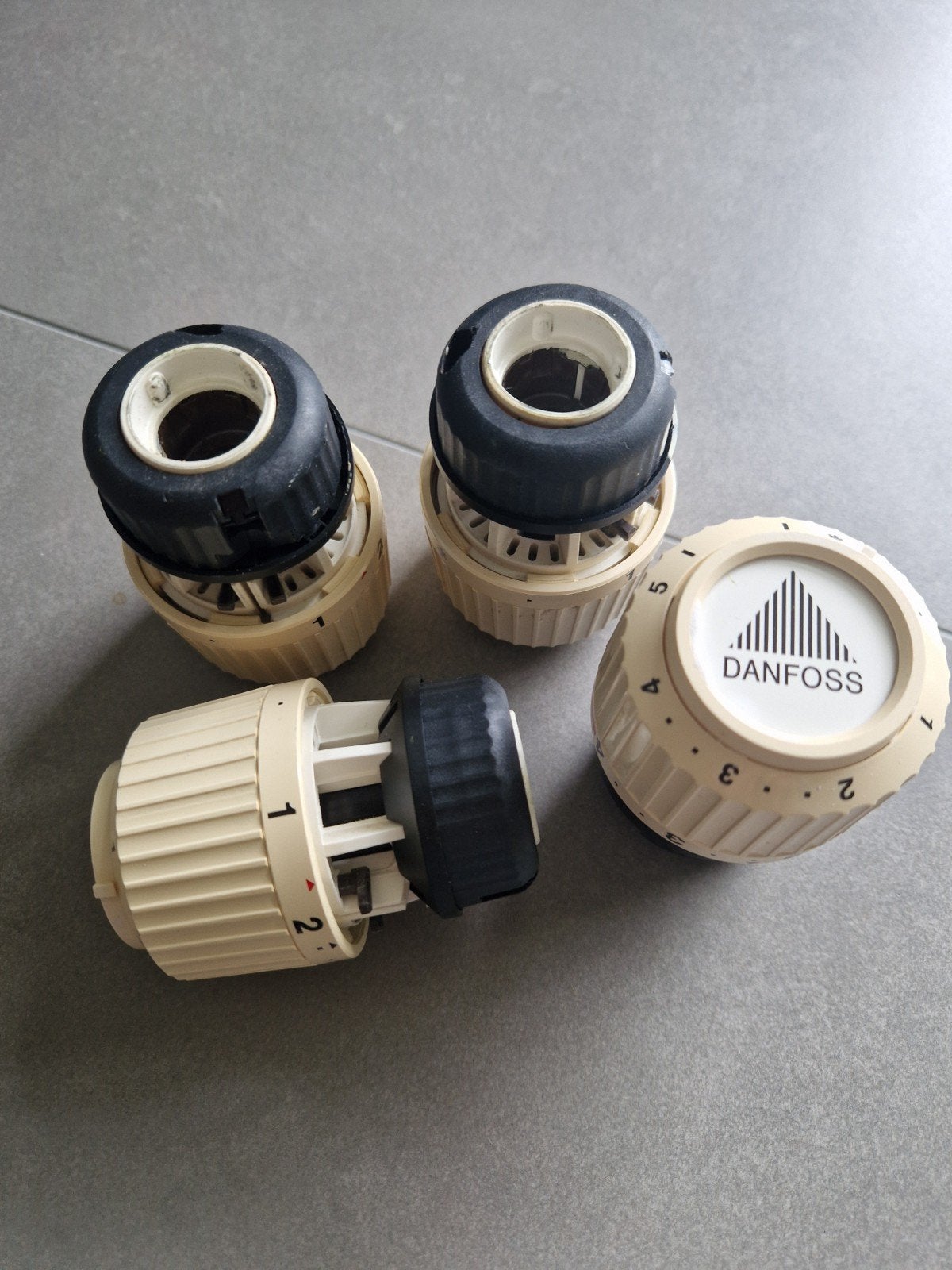 Danfoss thermostaatkranen voor radiator, Overige materialen, Gebruikt, 4 bedels of meer, Ophalen