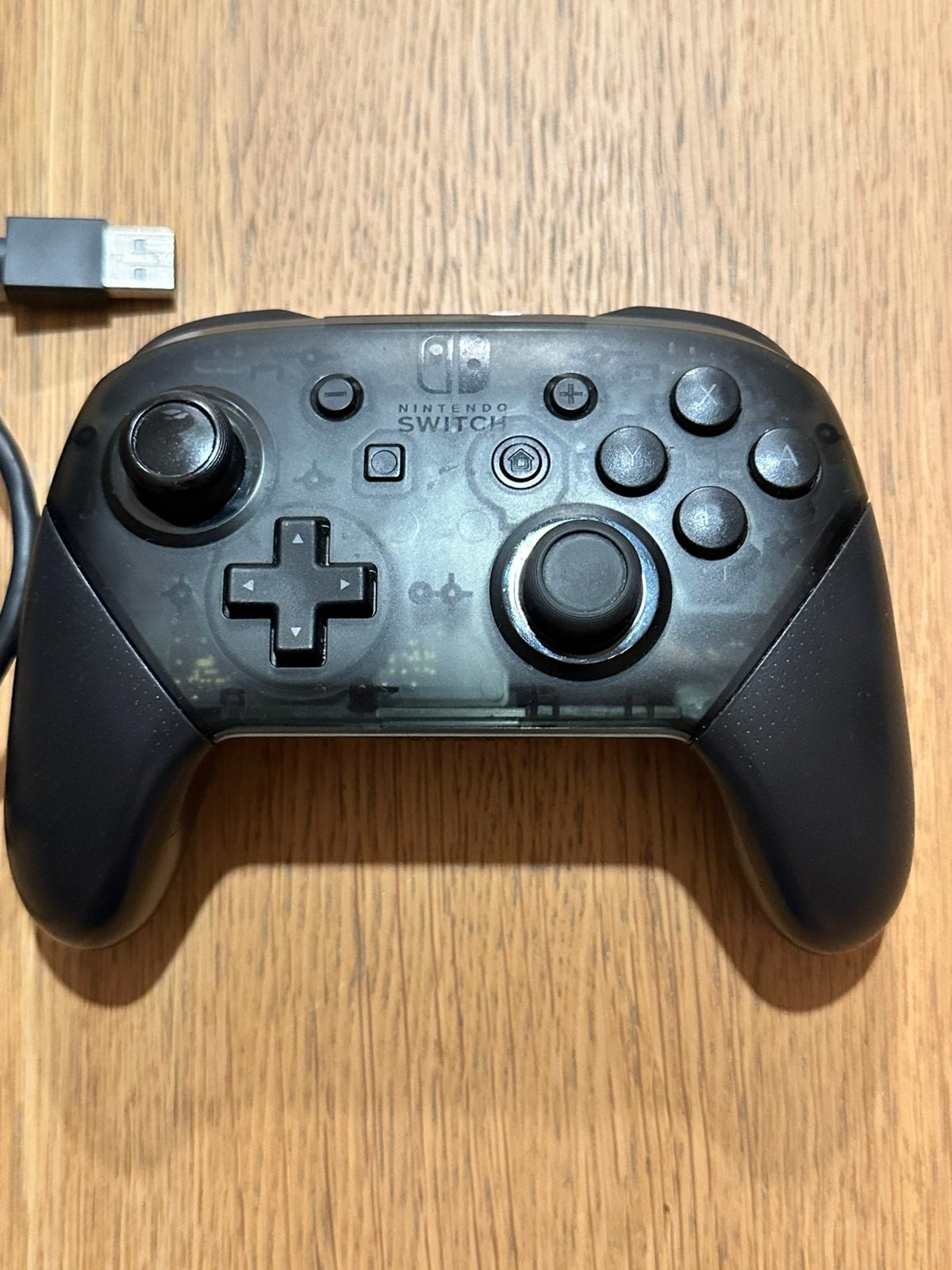 Nintendo Switch Pro Controller zwart + USB-kabel #2, Spelcomputers en Games, Ophalen of Verzenden, Zo goed als nieuw, Met 1 controller