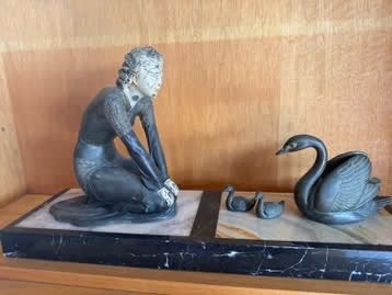 Groot Art Deco Beeld Uit 1930 - Metaal Op Marmer, Art deco, Ophalen of Verzenden, Op sokkel, Beeld