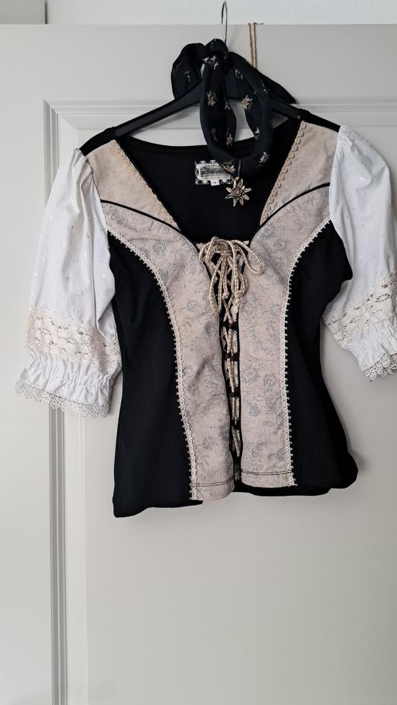 Dames trachten blouse., Ophalen of Verzenden, Zo goed als nieuw, Zwart, Overige typen