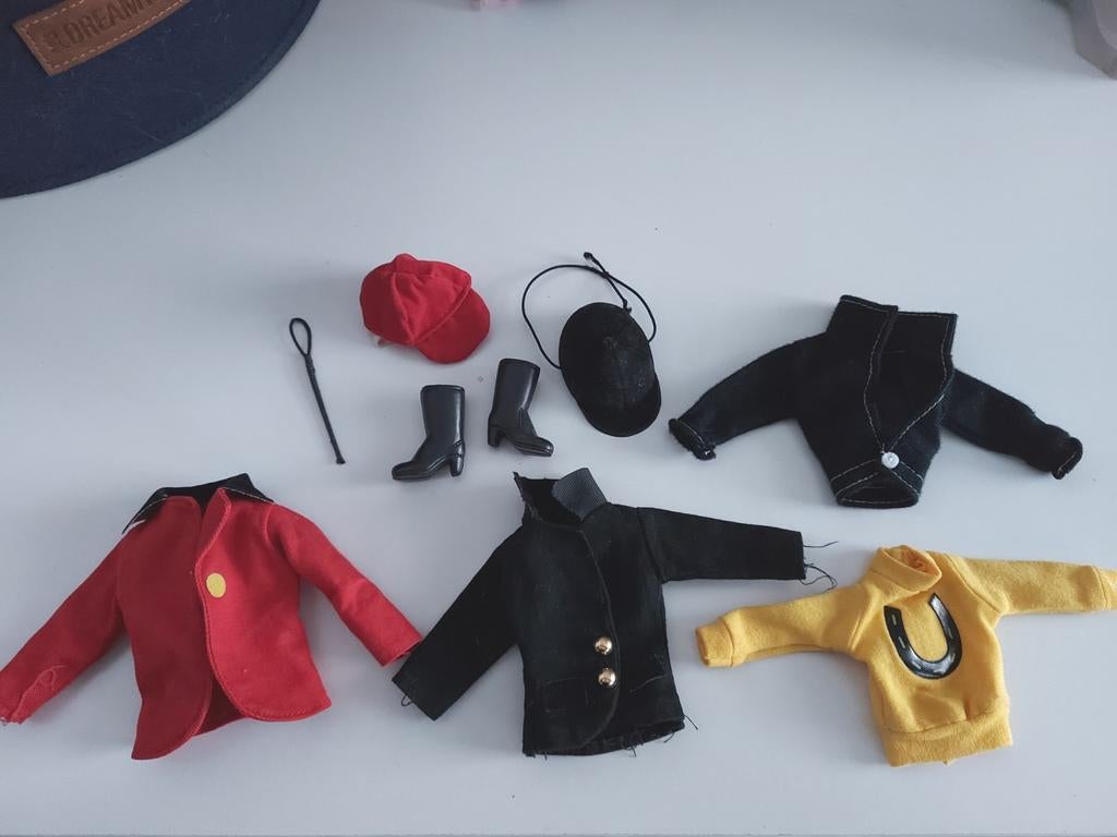Sindy Fleur paardrijkleding + accessoires, Ophalen of Verzenden, Gebruikt, Barbie