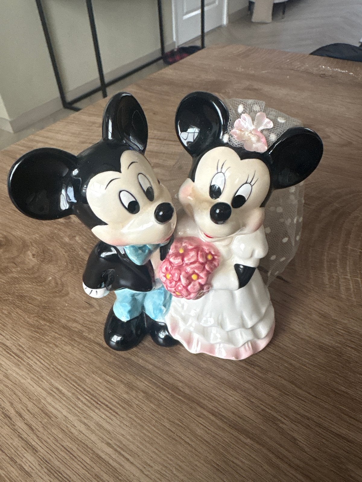 Mickey en Minnie Mouse bruidspaar beeldje Disney China, Ophalen of Verzenden, Mickey Mouse, Zo goed als nieuw, Beeldje of Figuurtje
