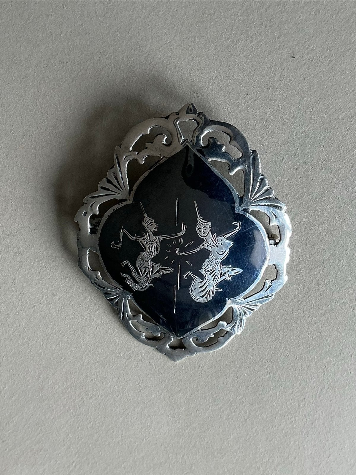 Vintage Siam Sterling Zilveren Broche met Dansers, Ophalen of Verzenden, Gebruikt, 4 tot 7 cm, Zilver
