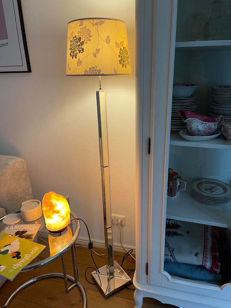 2 Laura Ashley staande lampen met spiegelglas voet, Ophalen, Gebruikt, Glas, 150 tot 200 cm