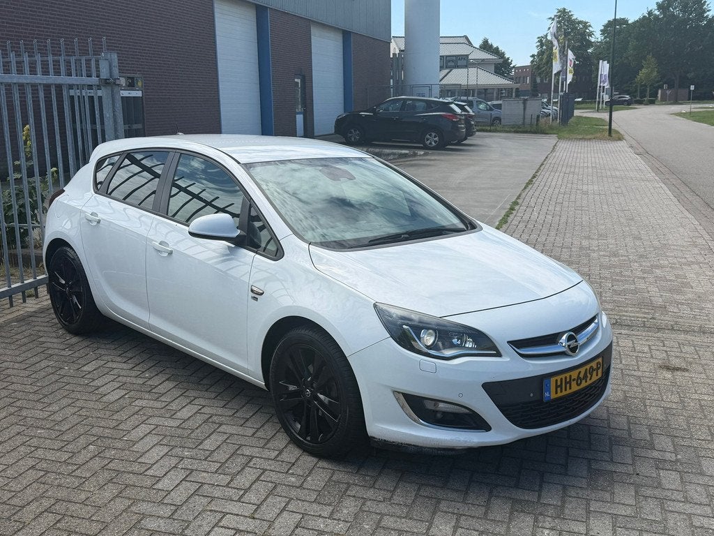 Opel Astra 1.4 Turbo GT SPORT 140PK! XENON l LEER l AIRCO l, Voorwielaandrijving, Euro 5, Gebruikt, 680 kg