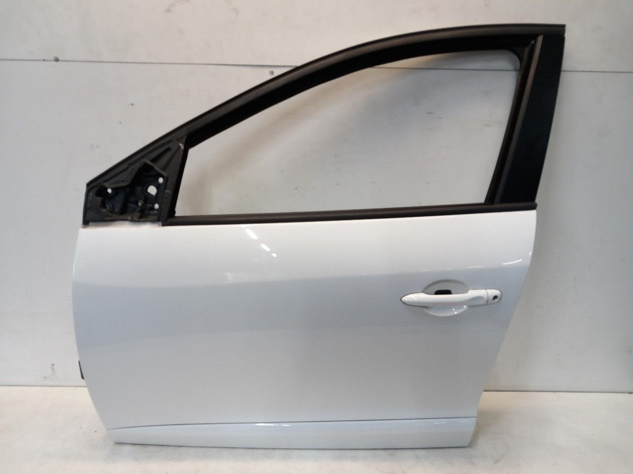 Portier links voor Renault Mégane, Onderdelen@venauto.nl, Van der Ven Autorecycling B.V., Gebruikt, Ettenseweg 76, 4706 PB Roosendaal, The Netherlands