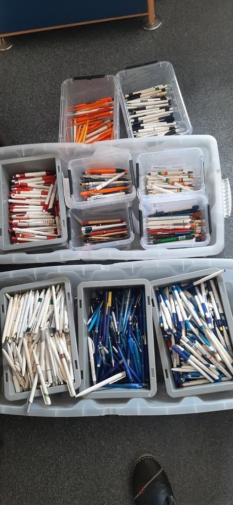 Grote verzameling pennen in diverse kleuren, Verzamelen, Pennenverzamelingen, Ophalen