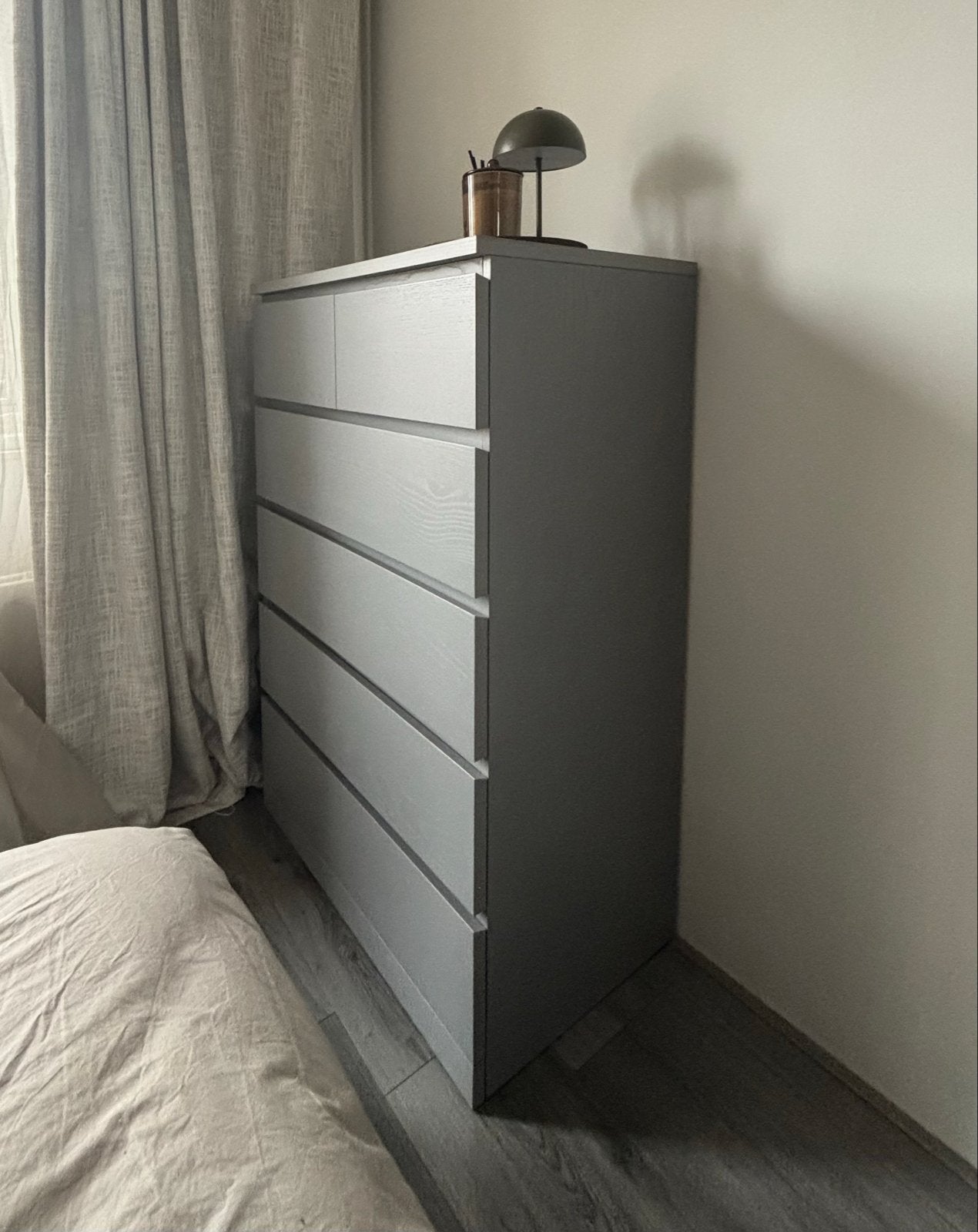 IKEA MALM ladekast – 6 lades – grijs – zo goed als nieuw, 5 laden of meer, 100 tot 150 cm, Zo goed als nieuw, 25 tot 50 cm