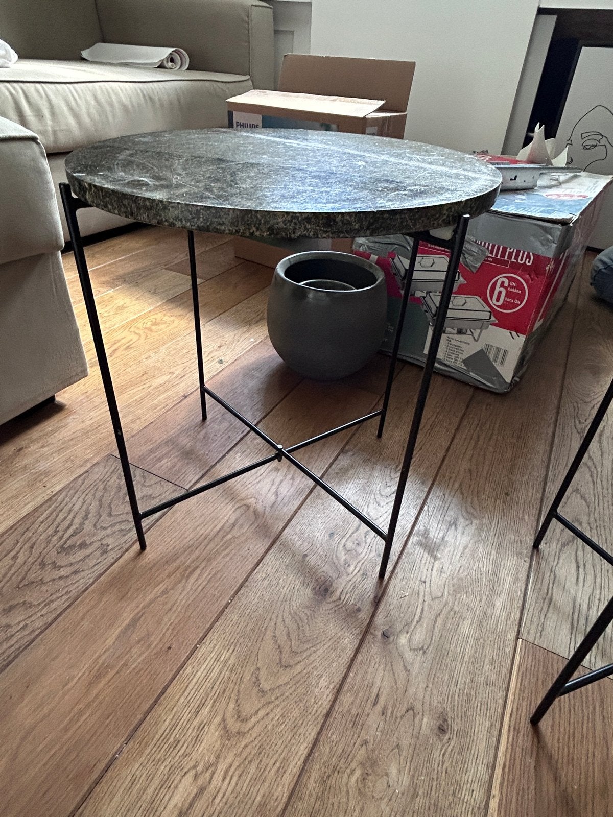 Ronde bijzettafels groen marmer blad en metalen onderstel, Huis en Inrichting, Tafels | Bijzettafels, Ophalen, Minder dan 45 cm