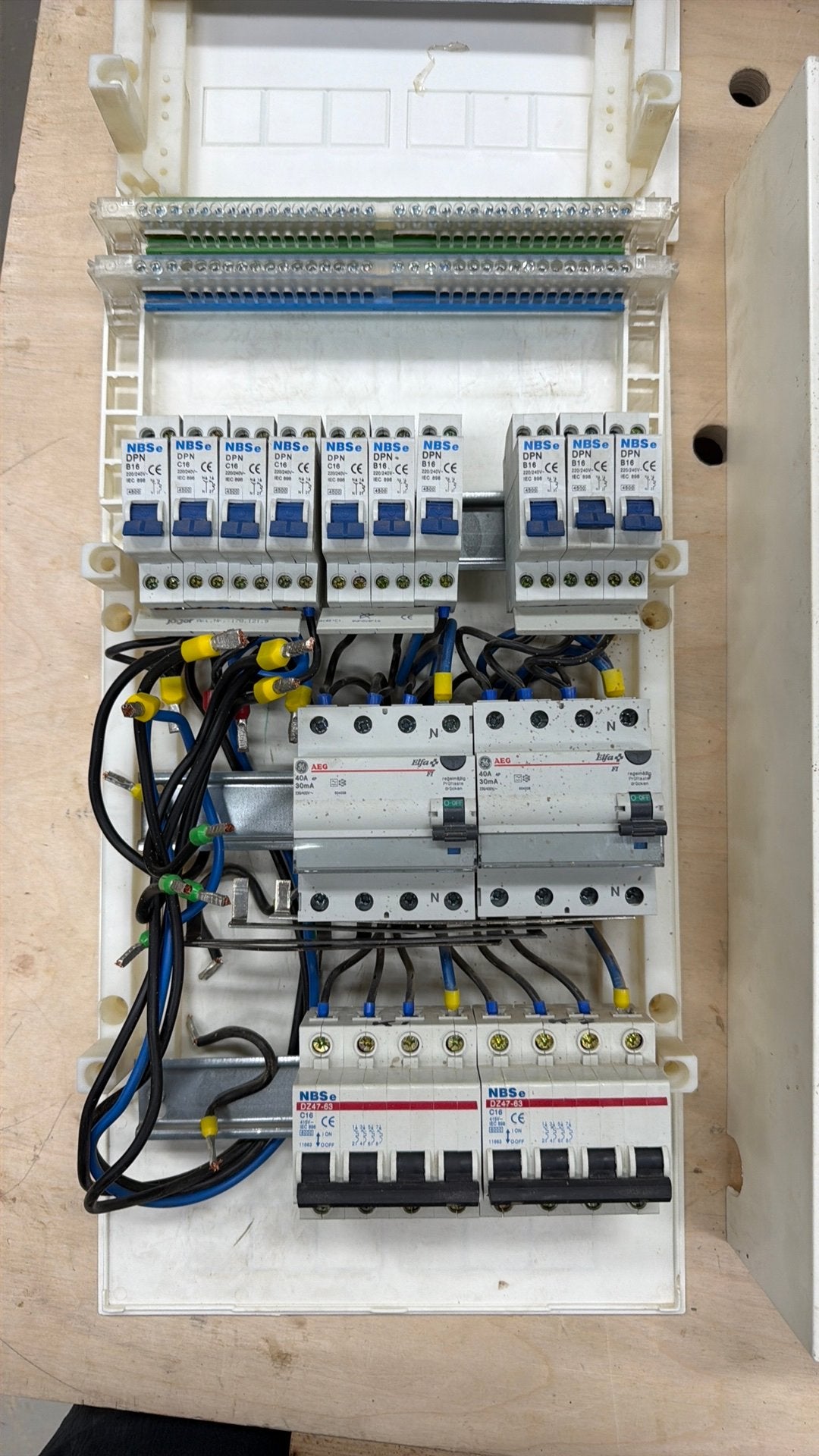 Groepenkast, Doe-het-zelf en Verbouw, Elektra en Kabels, Ophalen, Zo goed als nieuw, Overige typen
