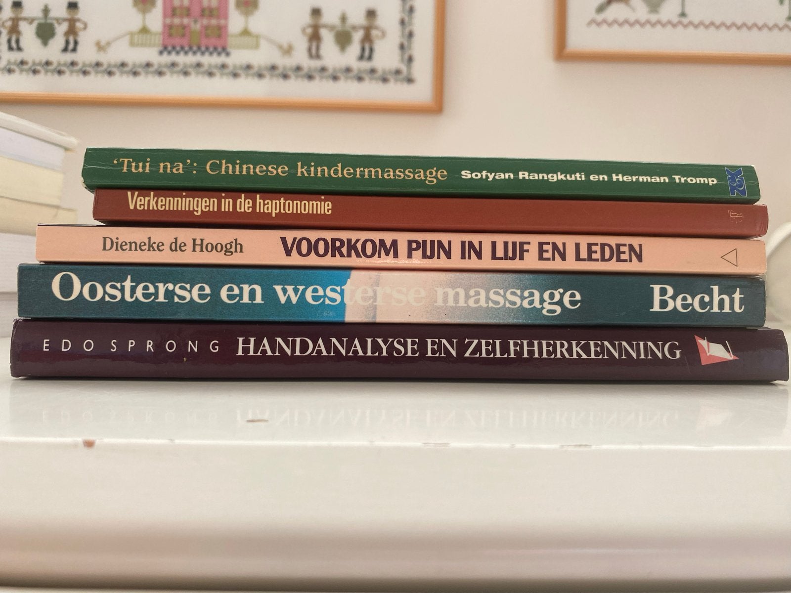 Boeken over massage, haptonomie en handanalyse, Ophalen of Verzenden, Gelezen, Kruiden en Alternatief