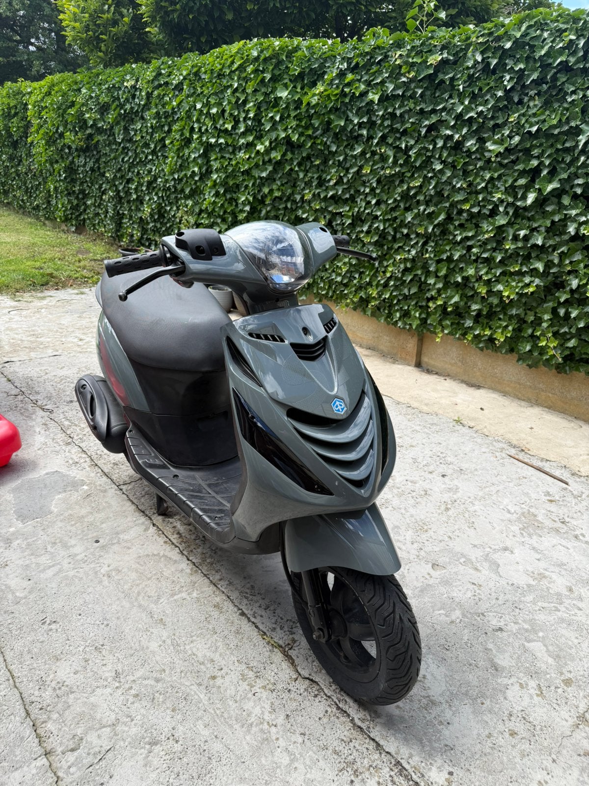 Piaggio zip 4takt a klasse, Ophalen, Zo goed als nieuw, Benzine, Zip