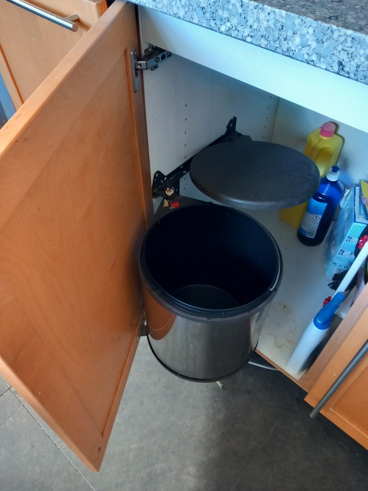 Compacte keuken met inbouwapparatuur en granieten blad, Ophalen, Gebruikt, Bruin, Graniet of Steen