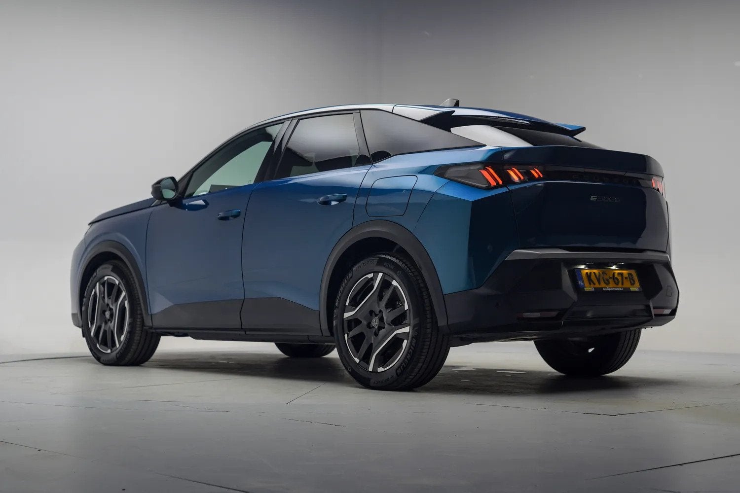 Peugeot E-3008 Allure 73 kWh [ Navi Apple/Android Cruise Cli, Auto's, Peugeot, 0 cilinders, Blauw, Parkeersensor, SUV of Terreinwagen