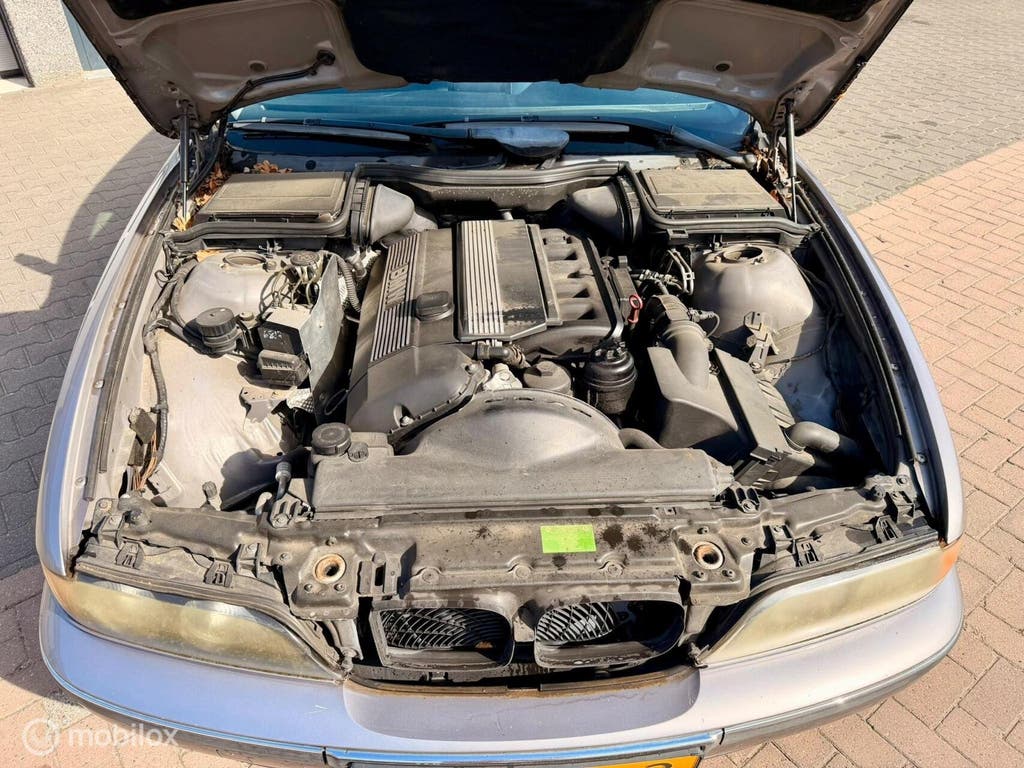 BMW e39 520i Touring, nieuwe apk, hand geschakeld youngtimer, foto 12