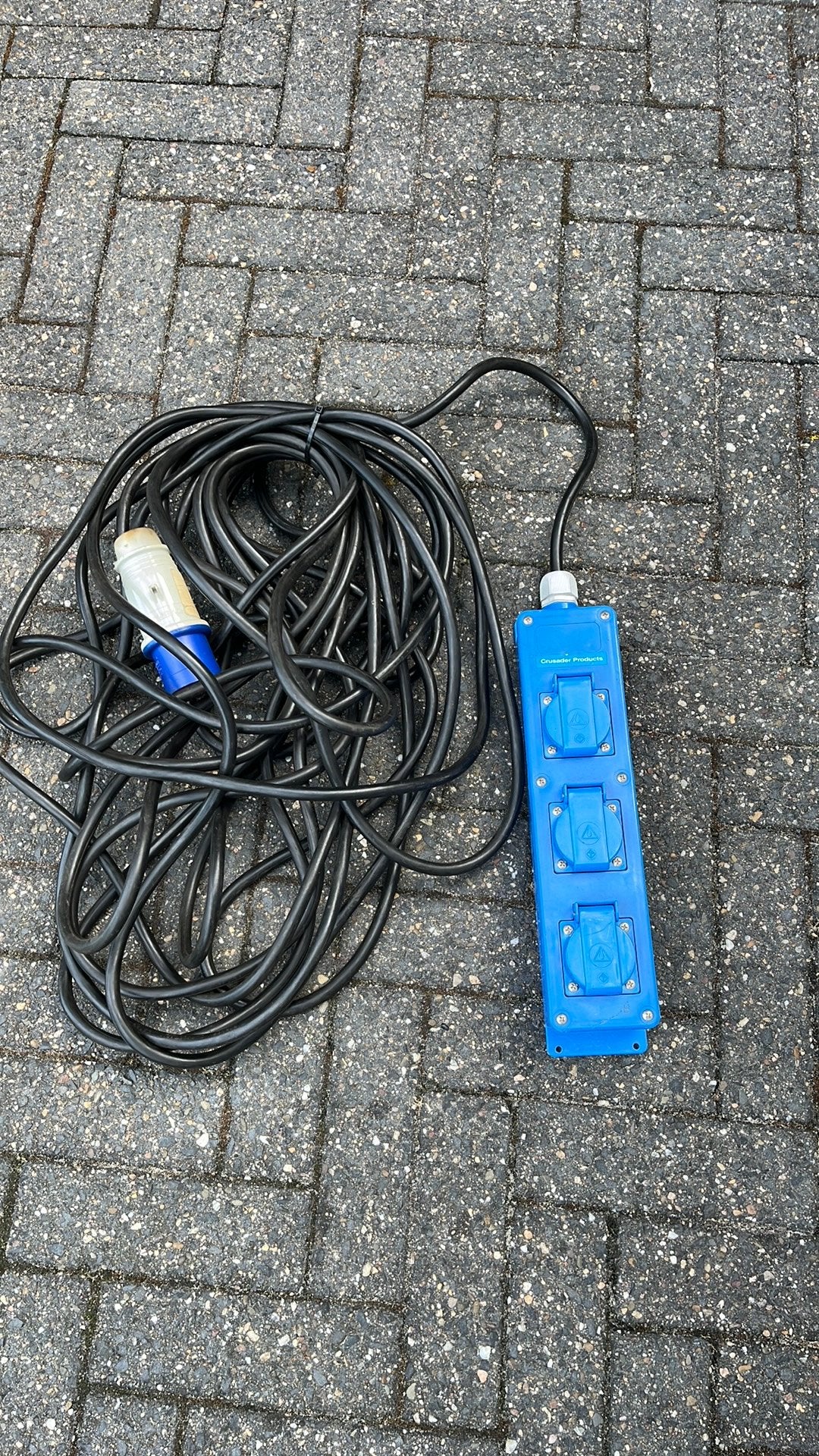 Kabel met CEE stekker en stekkerdoos, Caravans en Kamperen, Ophalen, Zo goed als nieuw