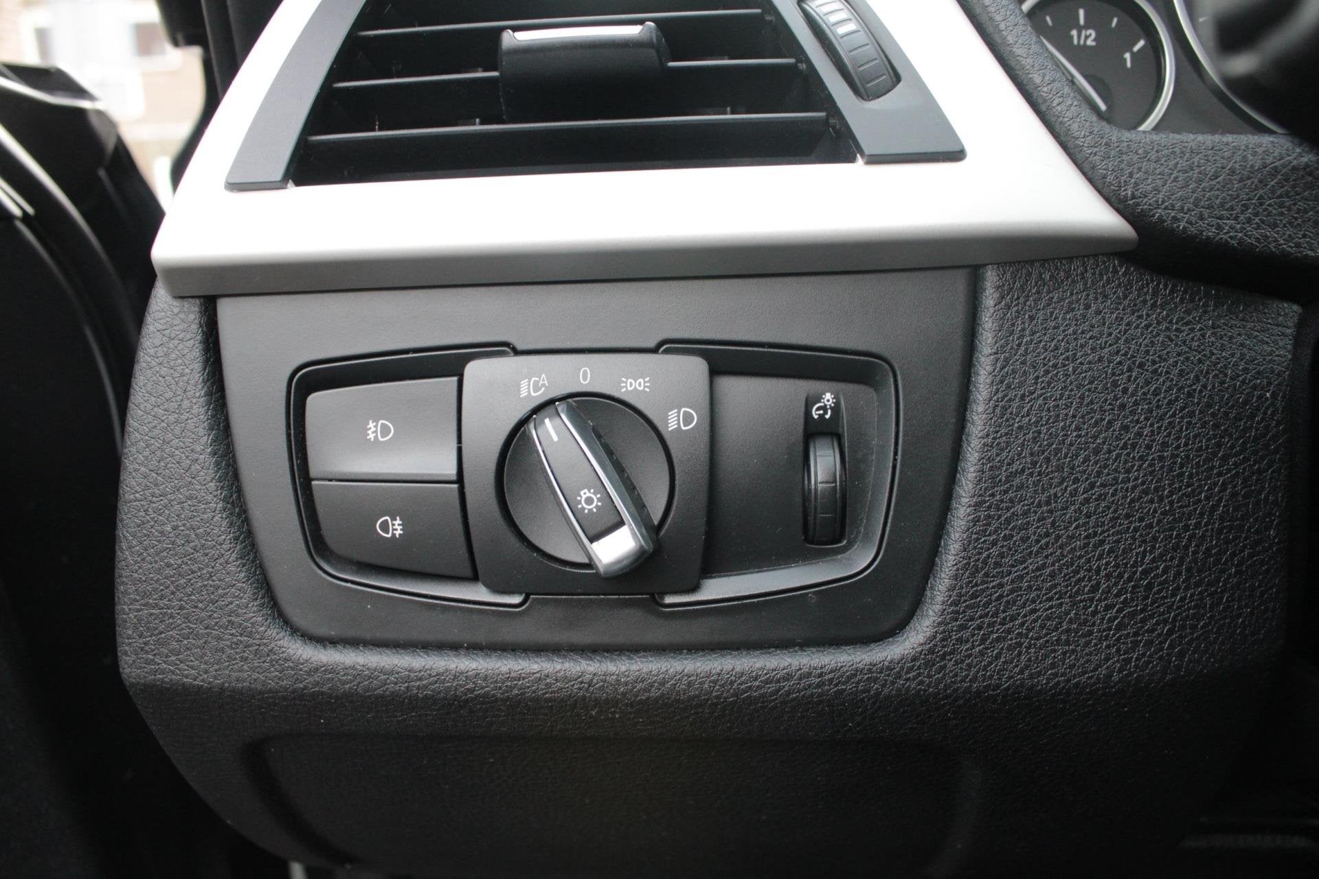 Foto 16 van BMW 3-serie 316i High Executive | Airco | Navi |Elec ramen |