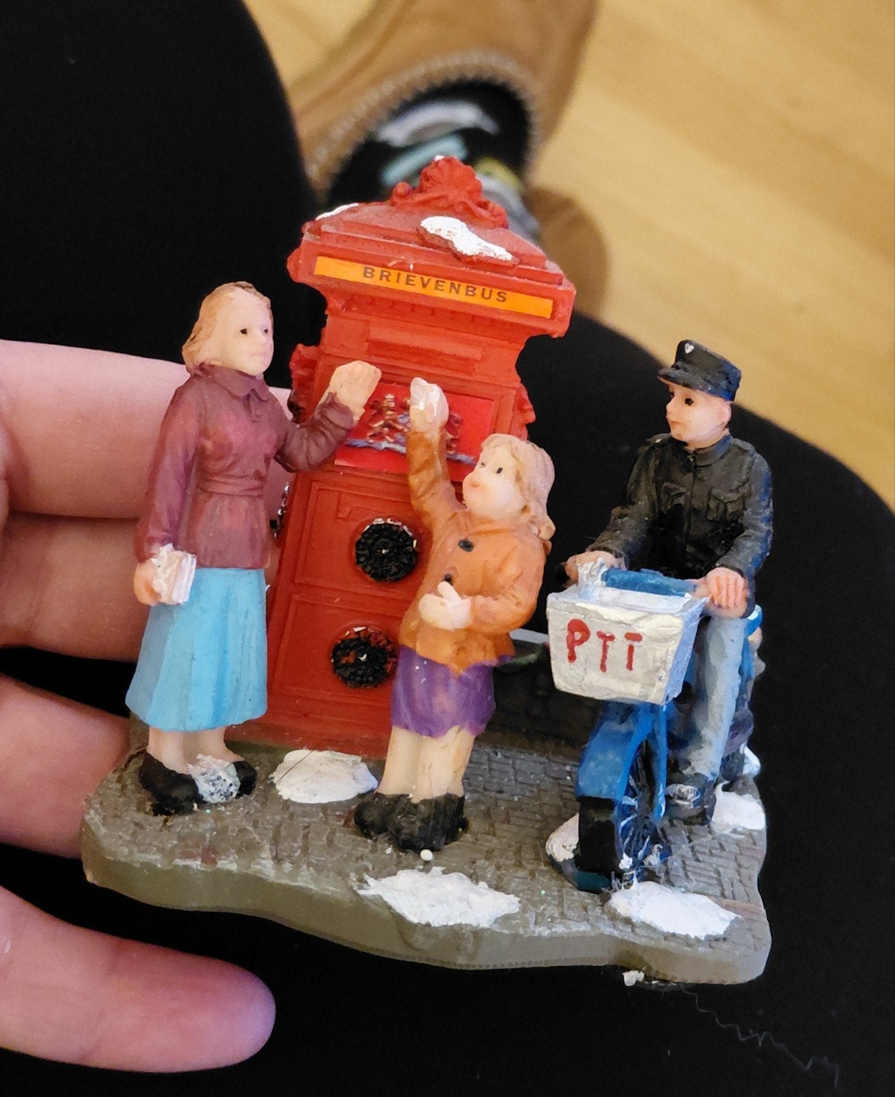Kerstdorp figuur: PTT postbode met brievenbus, Verzamelen, Ophalen of Verzenden, Gebruikt