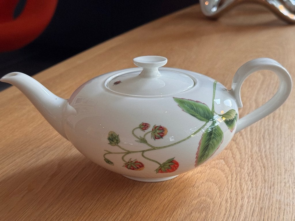 Villeroy & Boch Anmut Wildberries Theepot 1.3L - Als nieuw, Villeroy & Boch, Ophalen of Verzenden, Zo goed als nieuw, Porselein