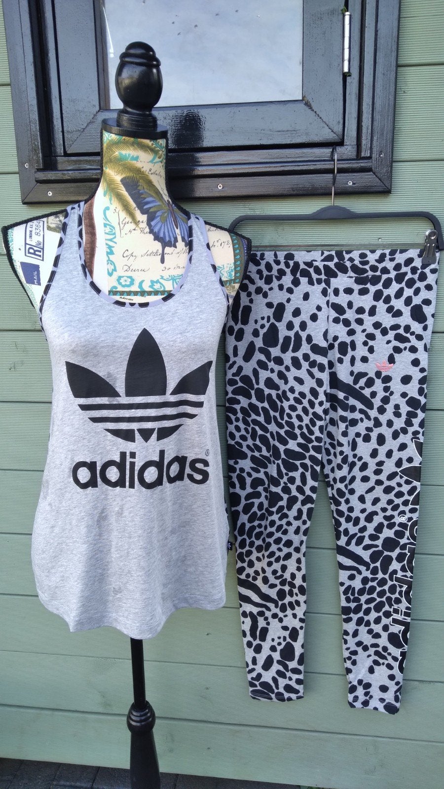 Adidas trainingspak top&legging met leopard print, Nieuw, Fitness of Aerobics, Maat 36 (S), Grijs