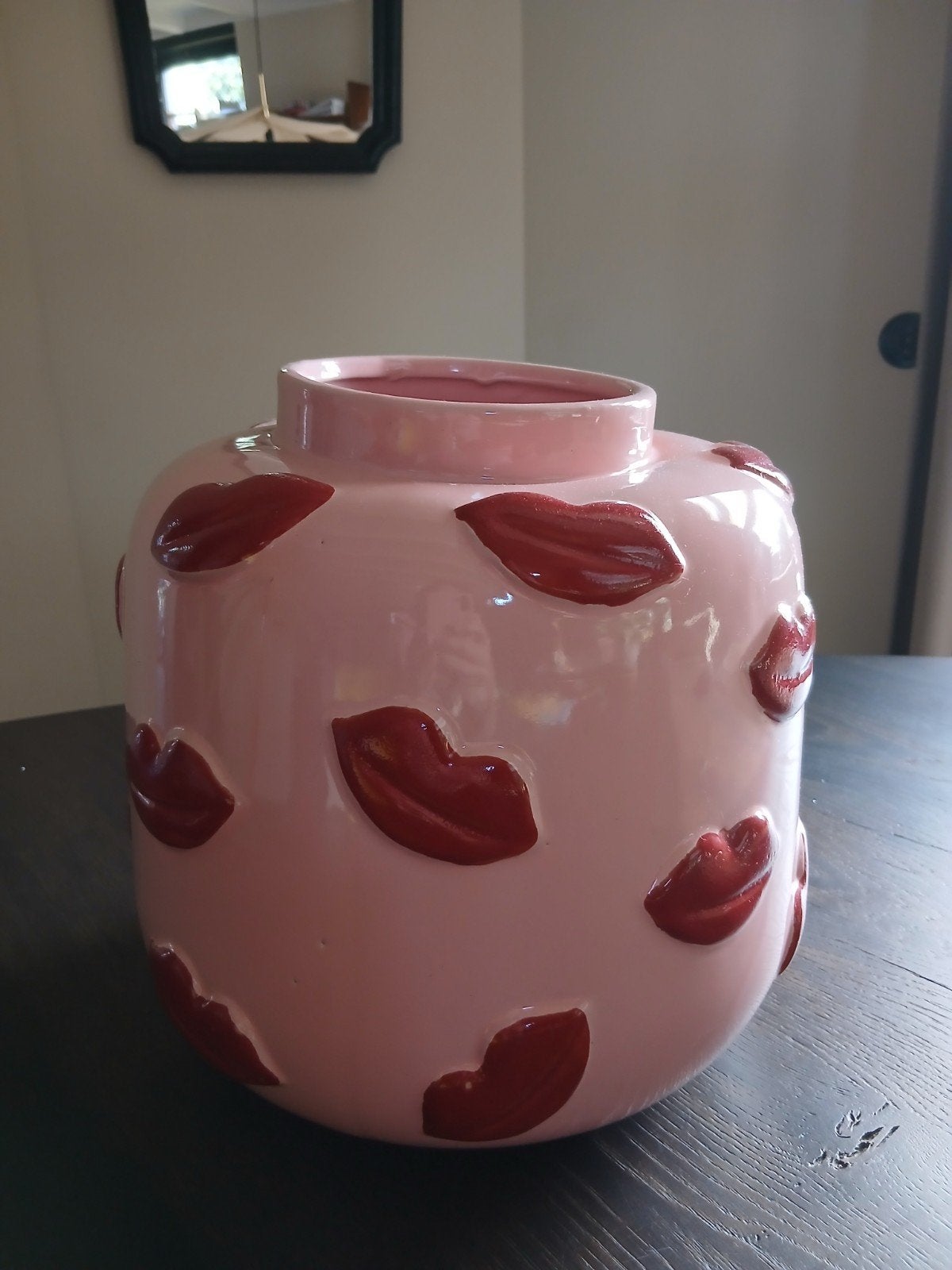 roze vaas met rode lippen, Ophalen, Roze